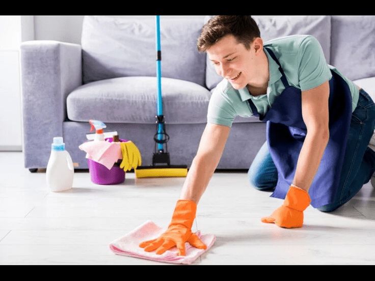 Reliable House Clearance in Huntingdon | Guide & Cost (2026) 1 Professional house clearance team removing unwanted furniture from a property in Huntingdon Town Centre